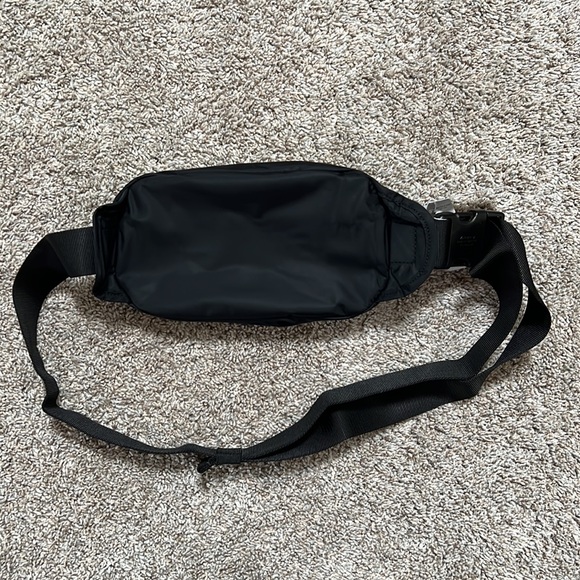 Lululemon Wunderlust Belt Bag - Picture 2 of 5